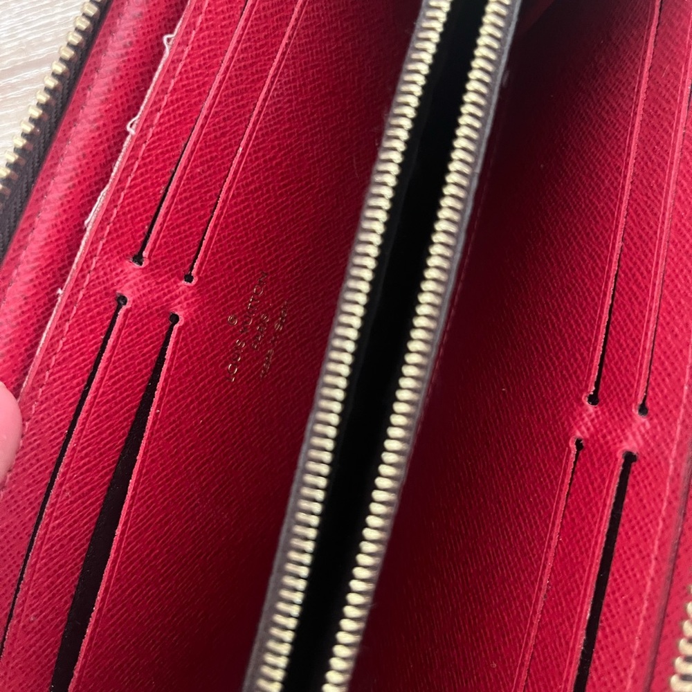 Louis Vuitton Wallet- Fully Functioning! - image 4